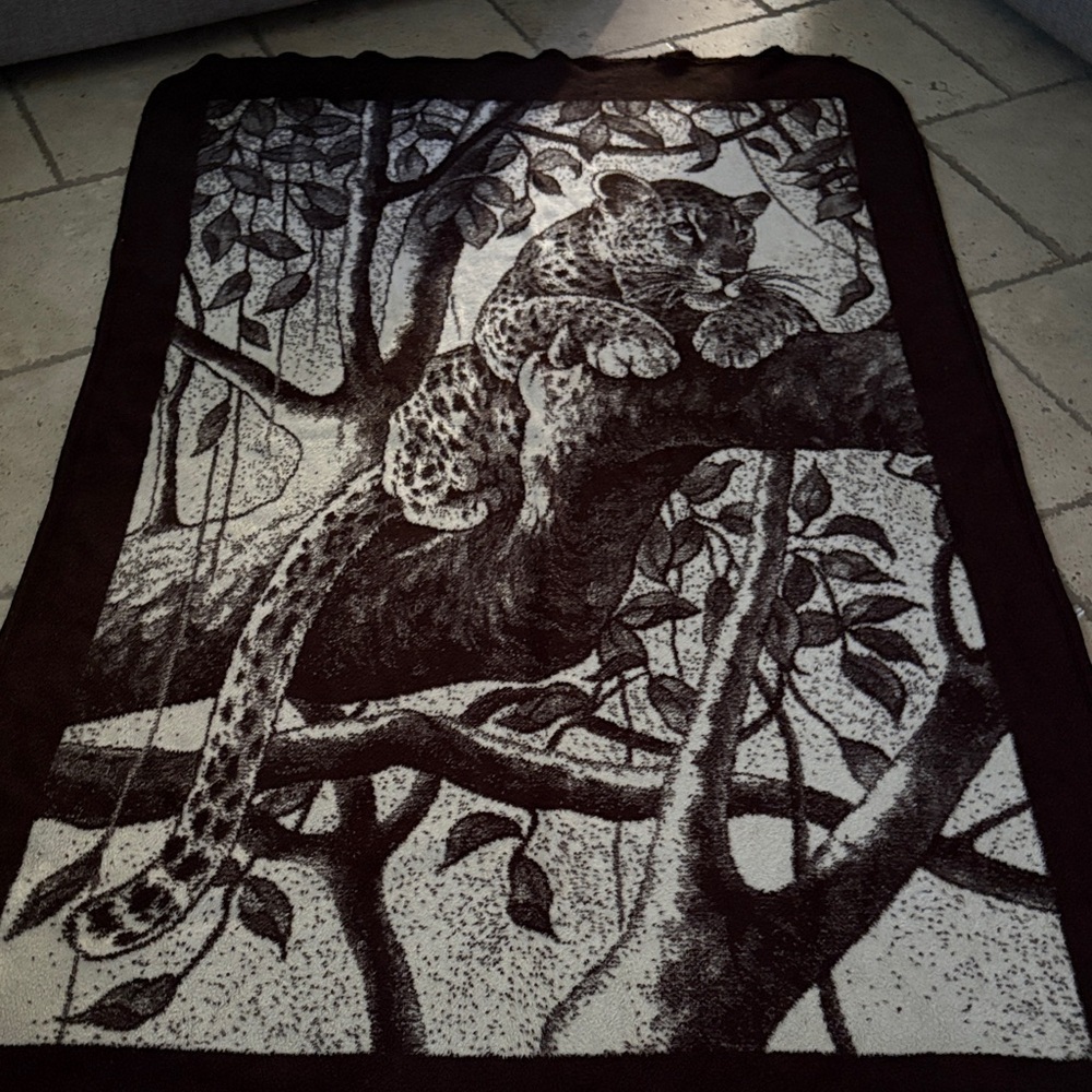 Vintage San Marcos Leopard on Tree Blanket Gently Loved 87”x54” Reversible - Picture 8 of 13